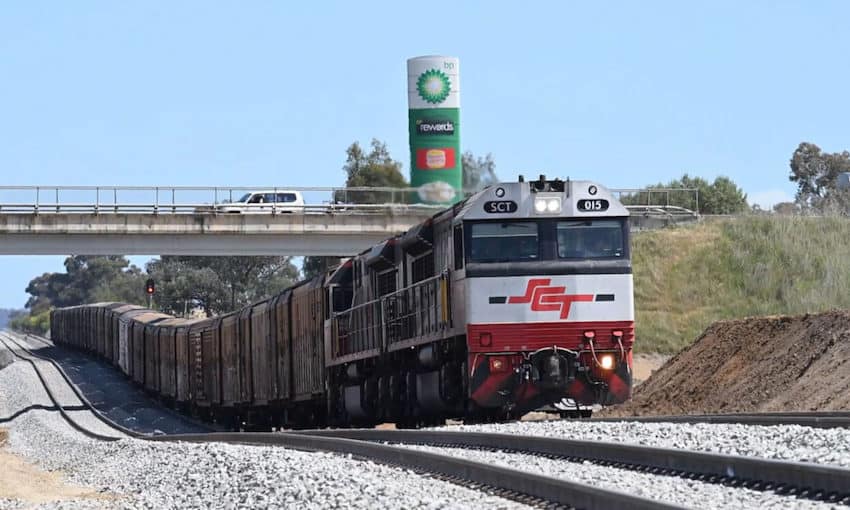 Inland Rail completes first Victorian project