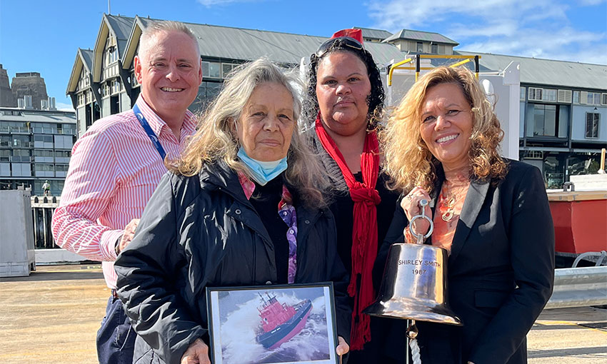 Family presented with bell of iconic Sydney tug